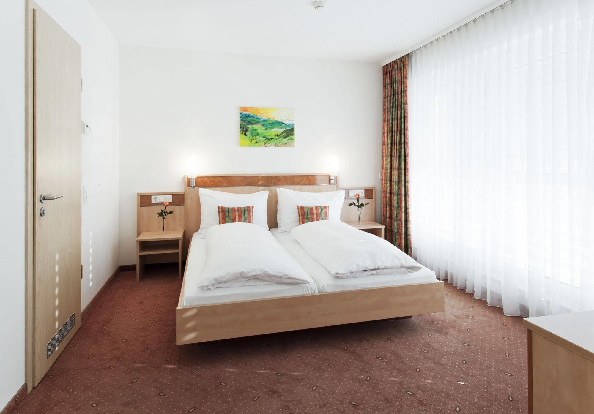Hotel Zeller'S Quartier Königsbrunn Esterno foto